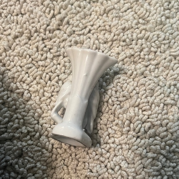 Charming White Ceramic Bird Vase 2 1/2 inch lenght - Picture 5 of 5